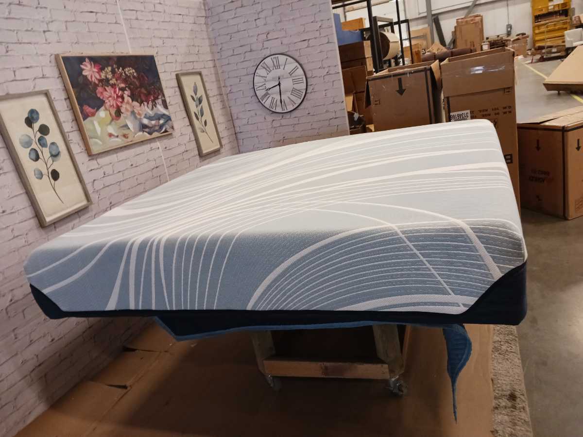 Tempur-Pedic LuxeAlign Soft 13 Inch Mattress - King - Gallery Image 6